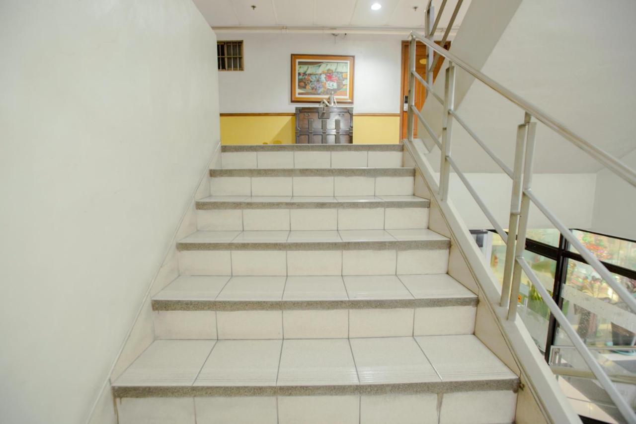 Newgrange Condotel Quezon City Exterior photo